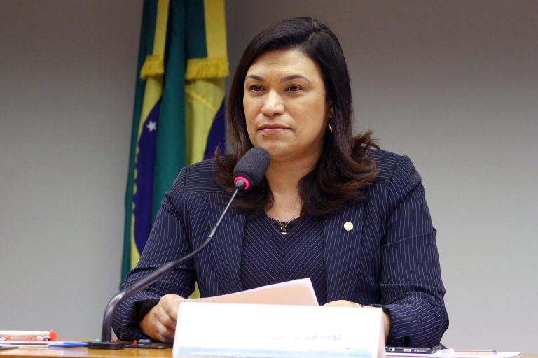 Maria Rosas diz que a violência política assusta a mulher