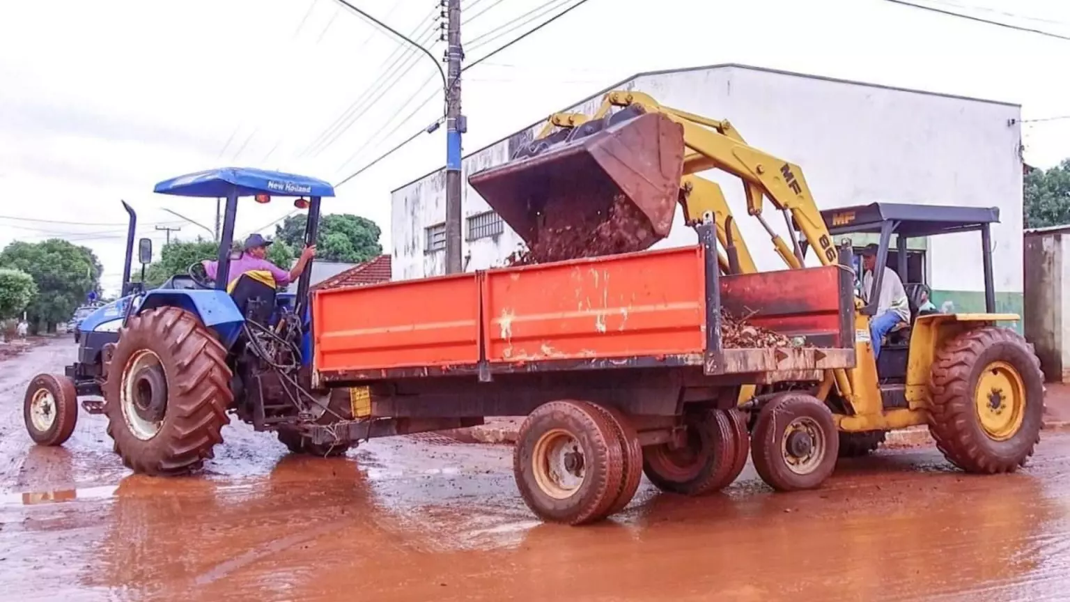 Ruas tomadas pela lama após a chuva. (Foto: Divulgação Prefeitura)