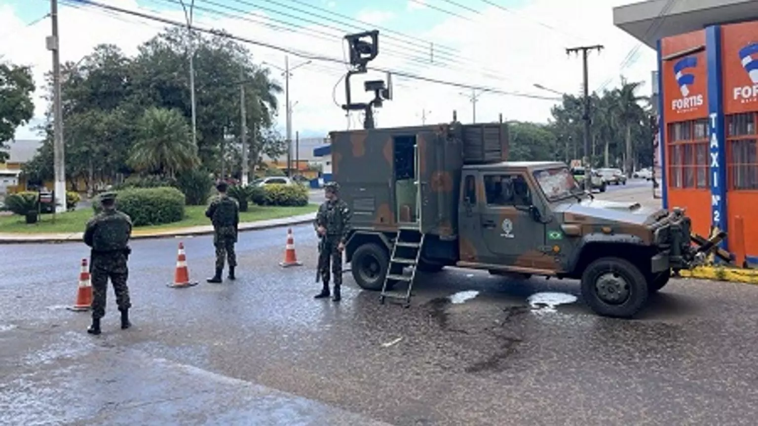 Militares do Exército durante Operação Garantia da Votação e Apuração, no primeiro turno. (Foto: Divulgação/CMO)