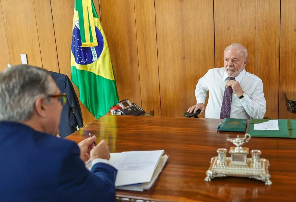 Lula despacha com ministro de Relações Institucionais, Alexandre Padilha, no Palácio do Planalto  Foto: Ricardo Stuckert/PR