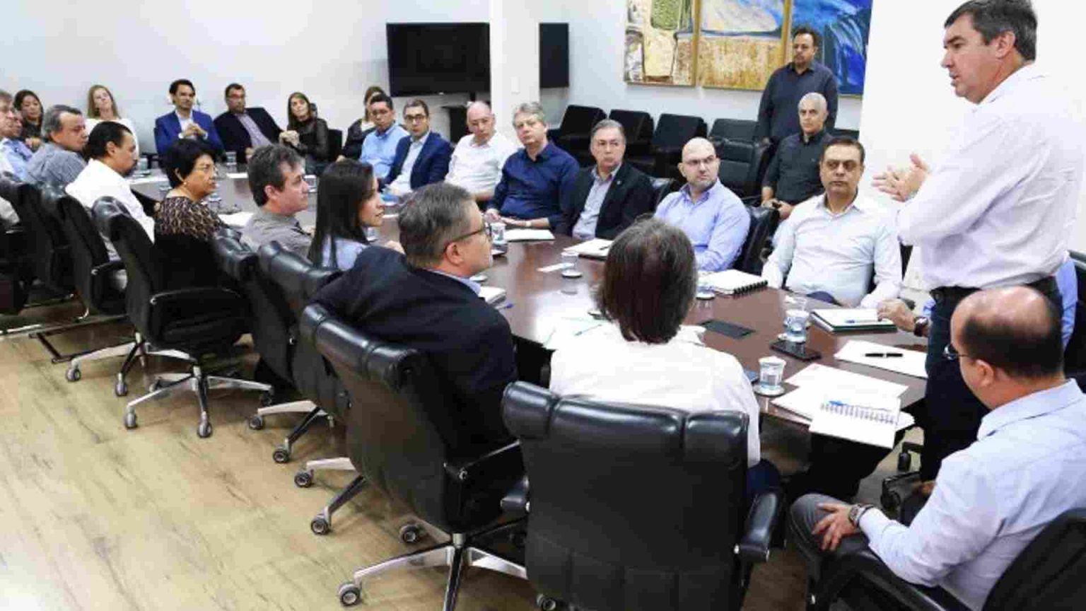 Governador Eduardo Riedel se reúne com secretários nesta sexta-feira. (Foto: Saul Schramm, Governo do Estado).