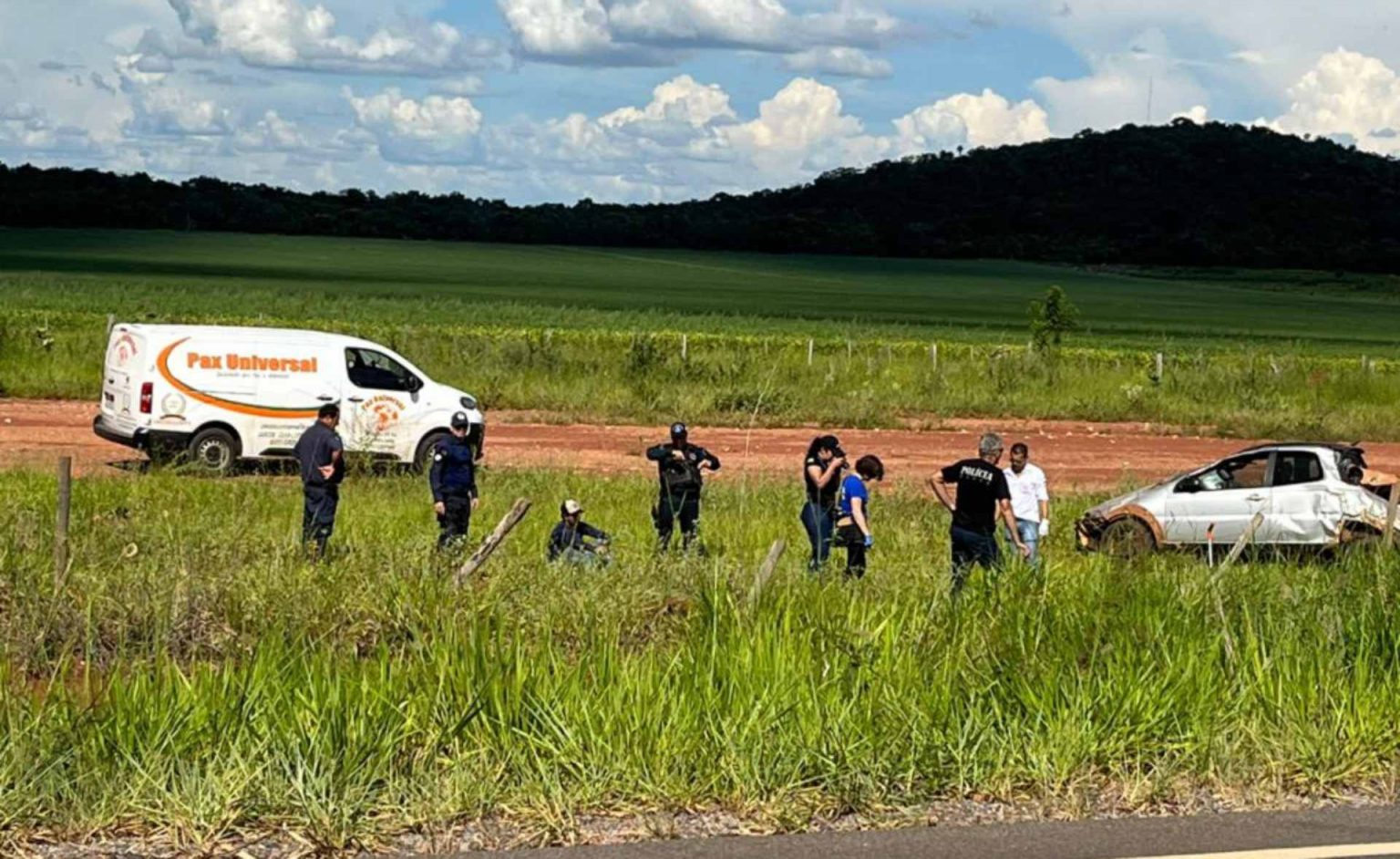 Motorista foi arremessado da picape - Foto: Bonito Mais