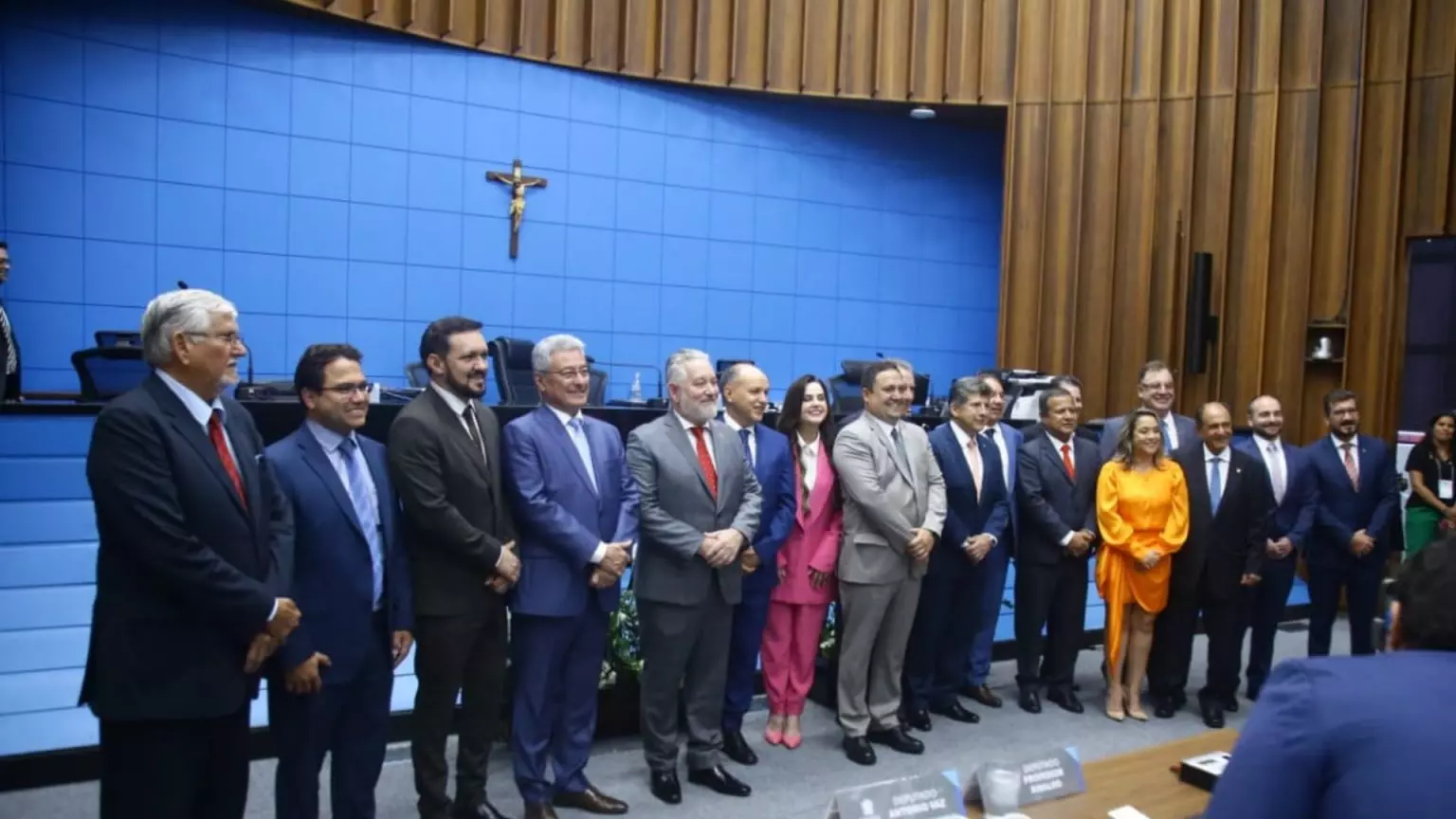 Deputados e deputadas posam para foto oficial da 12ª Legislatura. (Foto: Henrique Arakaki/Jornal Midiamax)