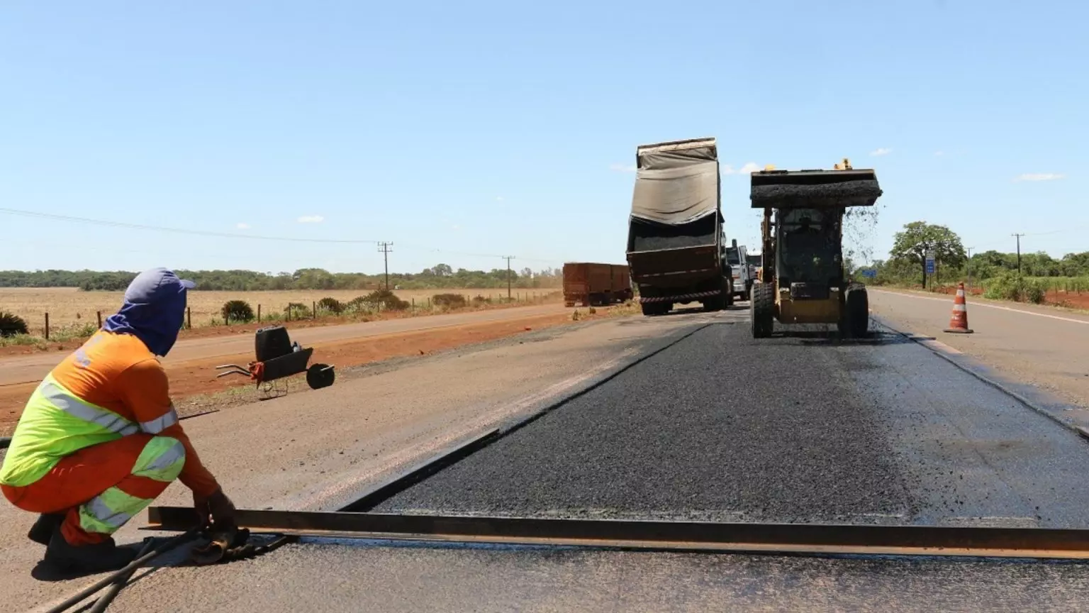 BR-163, em Mato Grosso do Sul, tem 17 pontos com obras nesta quarta-feira. (Foto: Rachid Waqued/CCRMSVia)