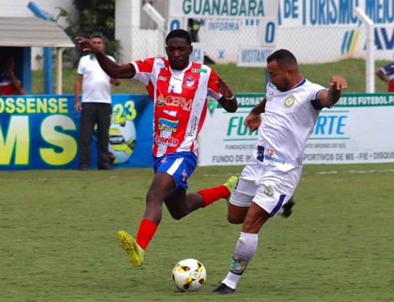 Costa Rica (camisa branca ) venceu mais uma e manteve a invencibilidade no estadual - Foto: Divulgação/CREC.