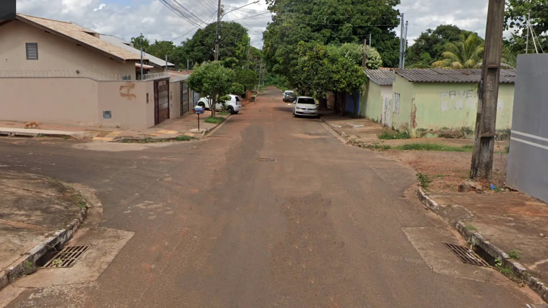 Bairro onde casa foi invadida e arsenal levado (Foto: Reprodução, GMaps)