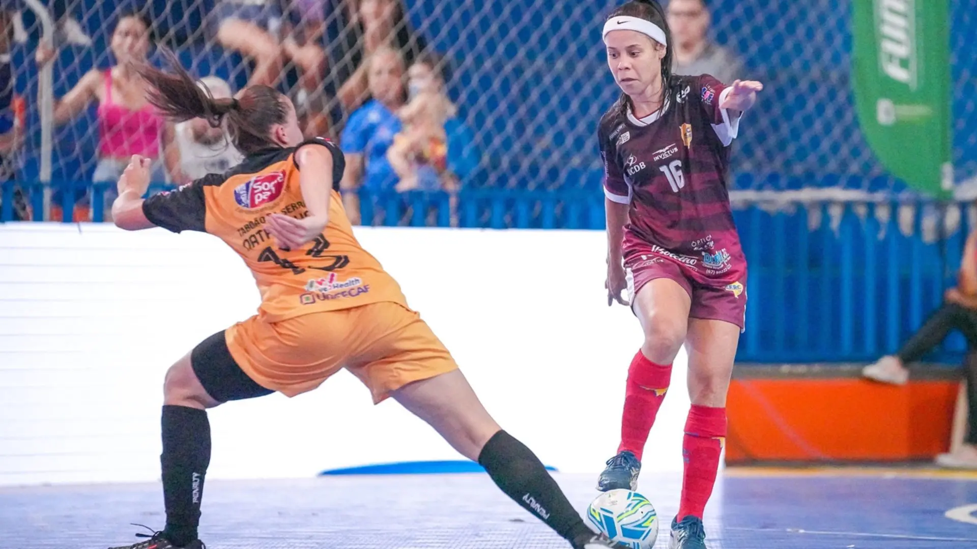 Meninas disputam a Liga de Futsal (Foto: Mauricio Moreira/Divulgação)