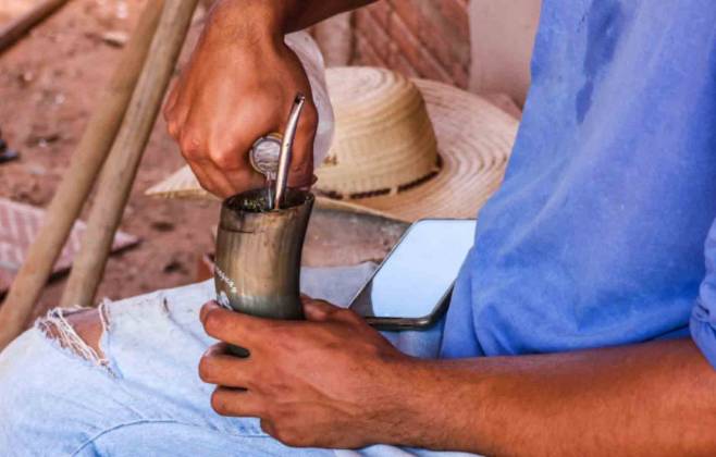 Tereré para aliviar o calor (Foto: Alicce Rodrigues, Midiamax)