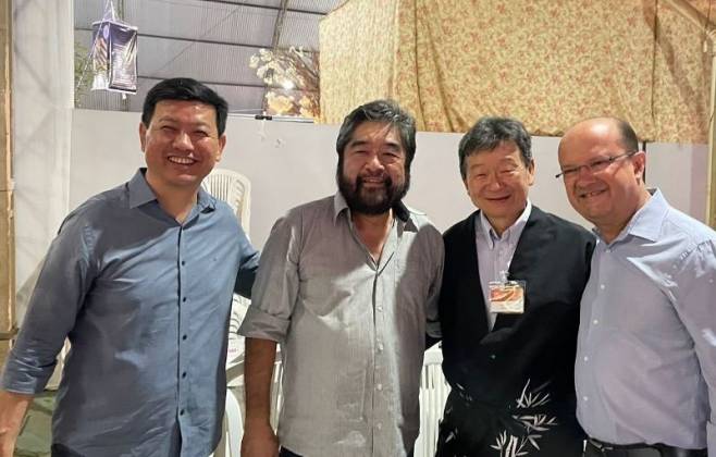 Com o presidente Silvio Nasu e lideran&ccedil;as da col&ocirc;nia, na abertura do Jap&atilde;o Fest