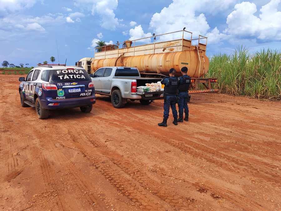 Momento em que a dupla foi presa. Imagem: (Divulgação/PM-MS)