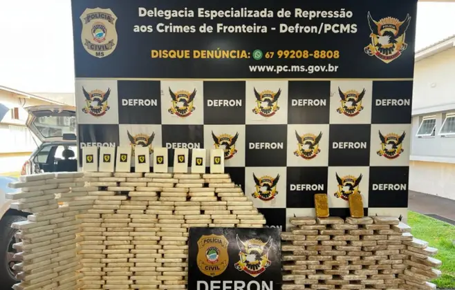 Coca&iacute;na e crack pesaram 273,5 e 84,9 quilos, respectivamente; Fotos: Defron