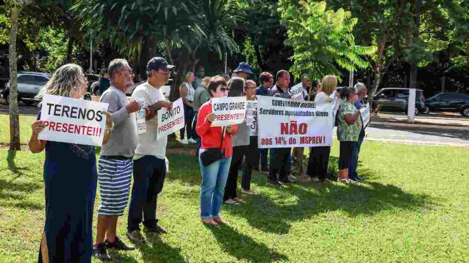 Protesto contra a cobrança de 14%. Imagem Ilustrativa.