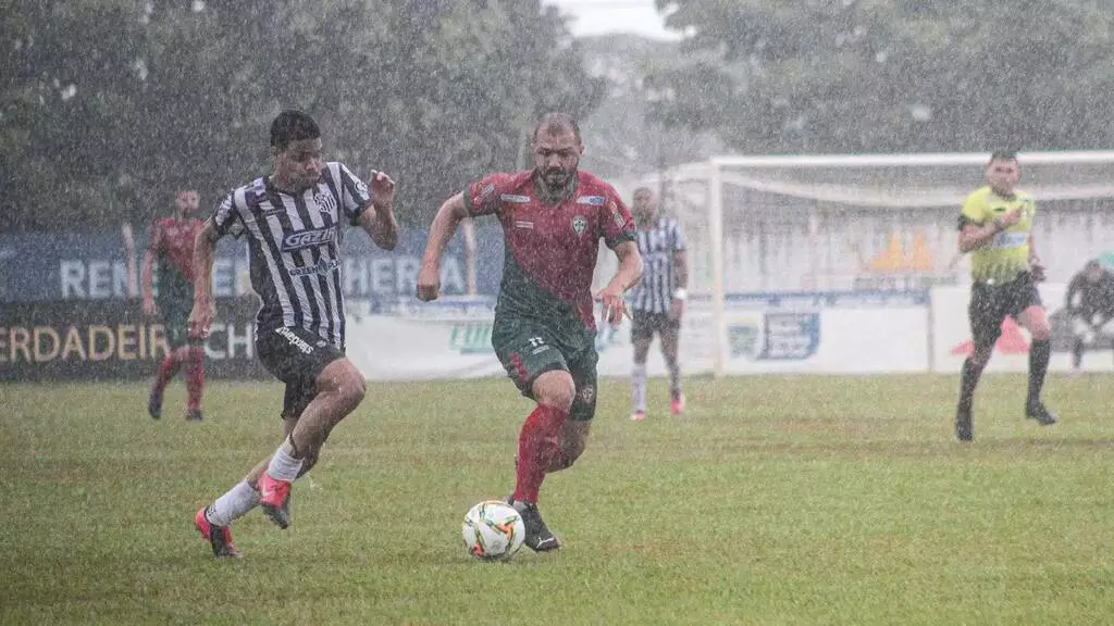 Portuguesa e Operário jogaram sob chuva forte em Sidrolândia (Yasmin Soares, divulgação)