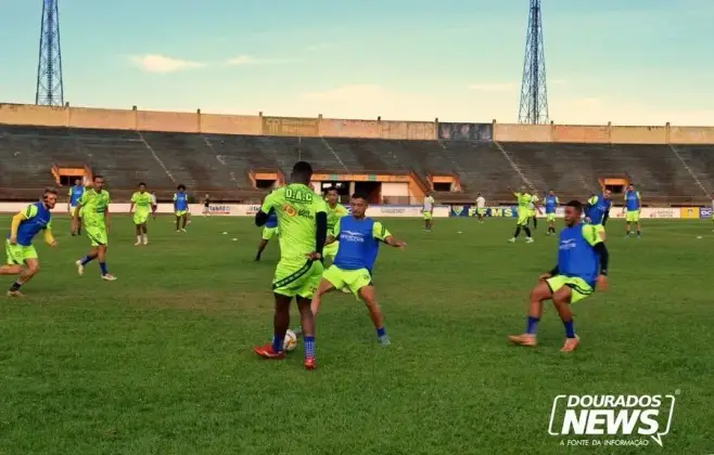 DAC tem feito treinos di&aacute;rios no Dourad&atilde;o nesta reta final (Foto: Dourados News)