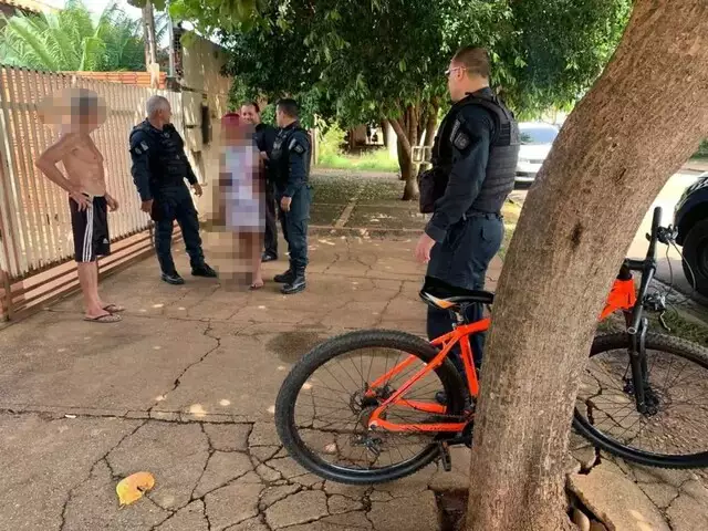 Menor de idade apreendido por policiais militares. (Foto: R&aacute;dio Ca&ccedil;ula)