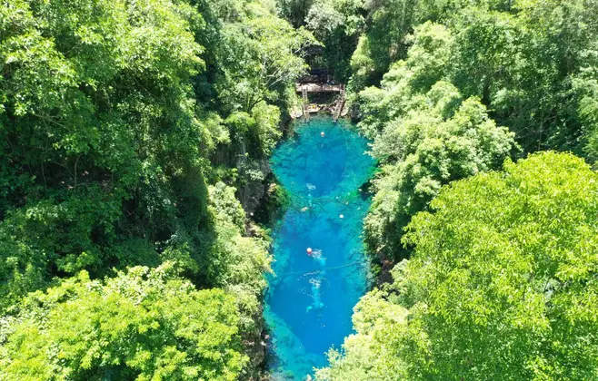 Lagoa Misteriosa é conhecida pela sua beleza, transparência e profundidade. - Foto: Bruna Mello