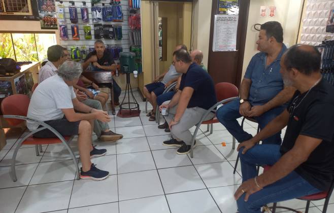 Cemar Arnal e Alan Guedes durante encontro com empres&aacute;rios e morador da Rua Coronel Ponciano