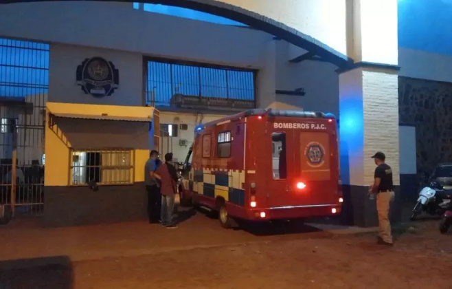 Chegada de ambul&acirc;ncia na Penitenci&aacute;ria Regional de Pedro Juan Caballero (Foto: Marciano Candia)