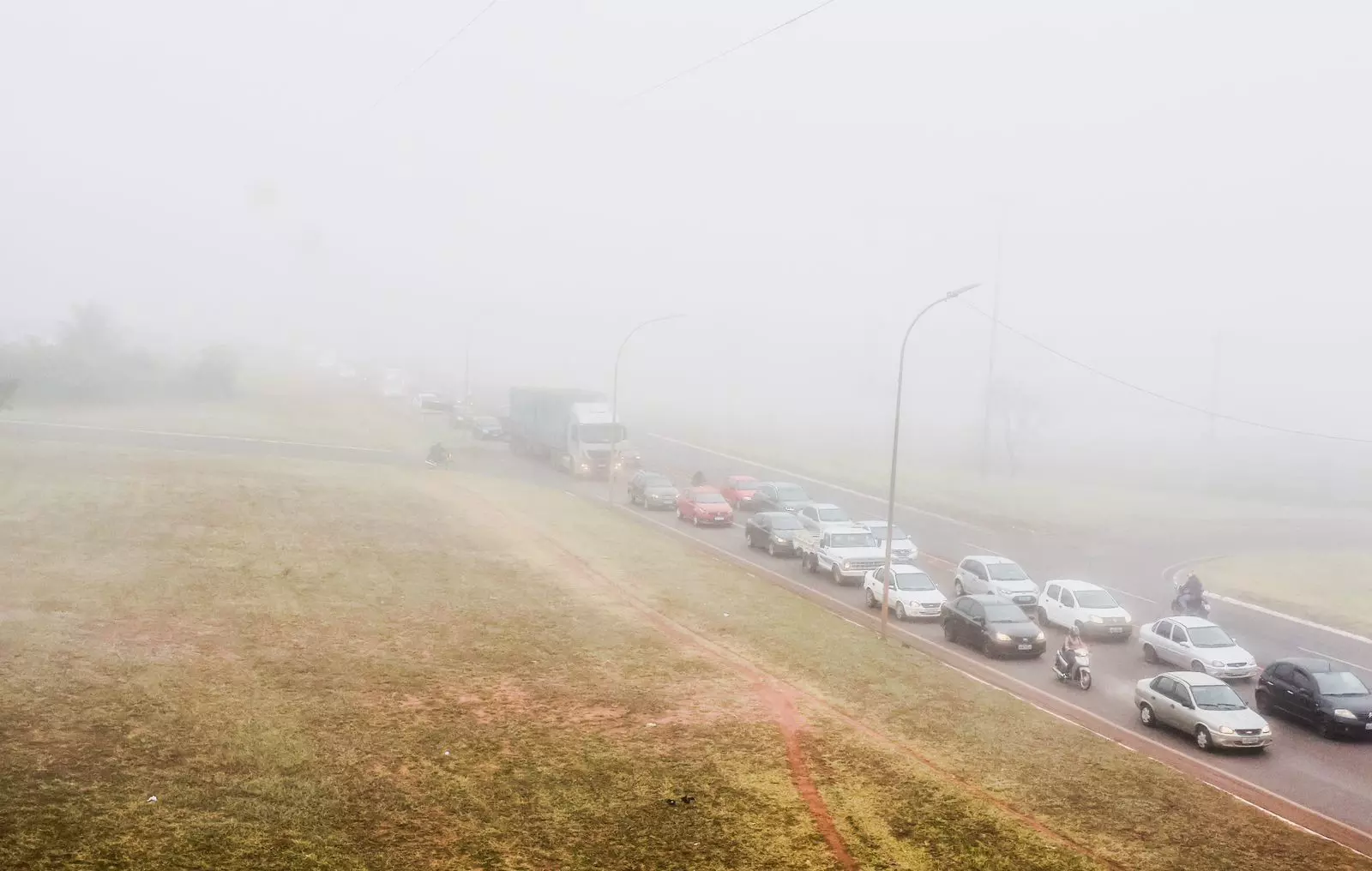 Neblina cobre Campo Grande nesta segunda-feira (Alicce Rodrigues, Midiamax)