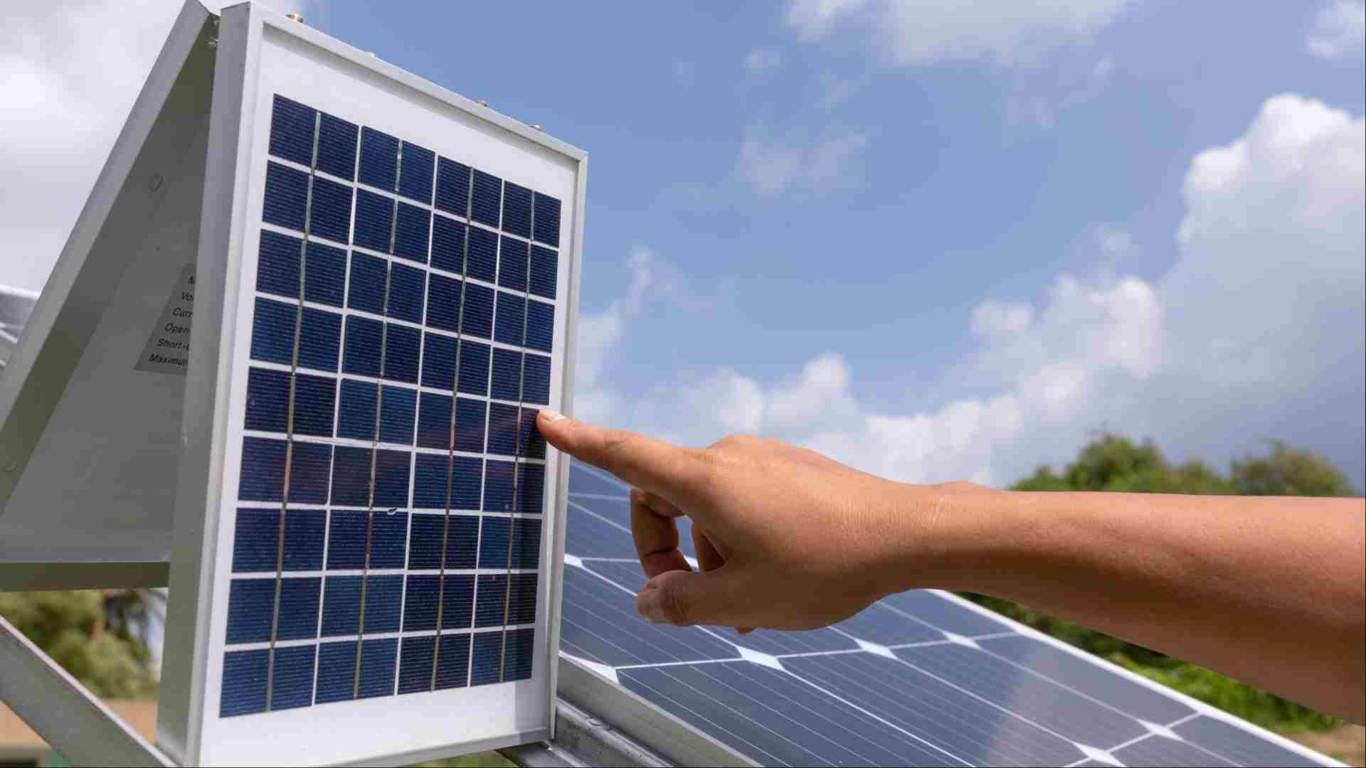 Placas solares com tecnologia fotovoltaica (Ilustrativa, Freepik)