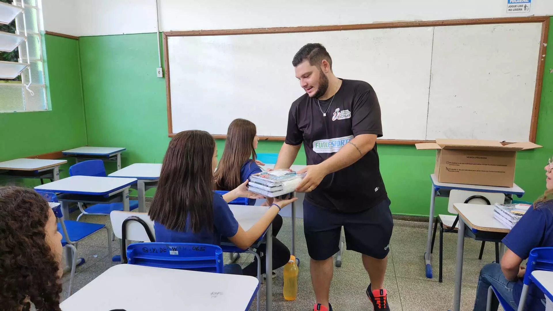 Salas de aula da rede estadual terão novas mesas e cadeiras (Foto: Divulgação, SEDMS)