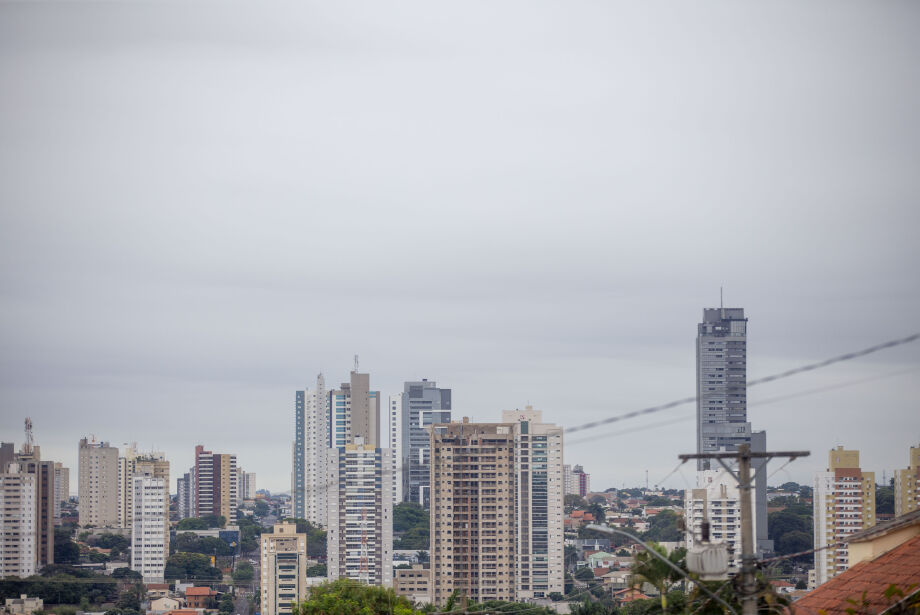 Frente fria deve chegar após semana de calor intenso - Foto: Marcelo Victor / Correio do Estado