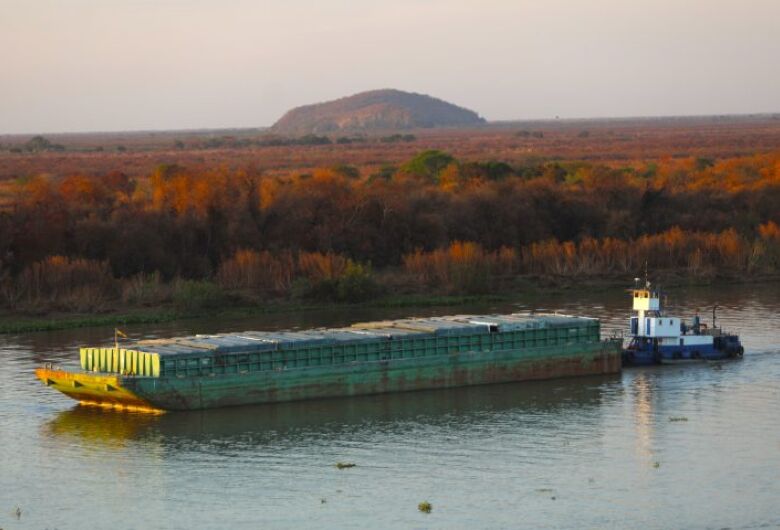 INTERCÂMBIO Governos de MS e Uruguai se encontram para discutir rota de exportação e avanços na América do Sul 15 agosto 2024 - 14h33Por Da Redação Ao ampliar a capacidade da Hidrovia Paraguai-Paraná