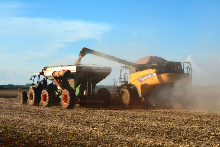 A soja continua sendo o principal produto da pauta de exportações, mas o foco de Mato Grosso do Sul tem sido aumentar e consolidar a industrialização da produção de carne, soja e milho, entre outros -