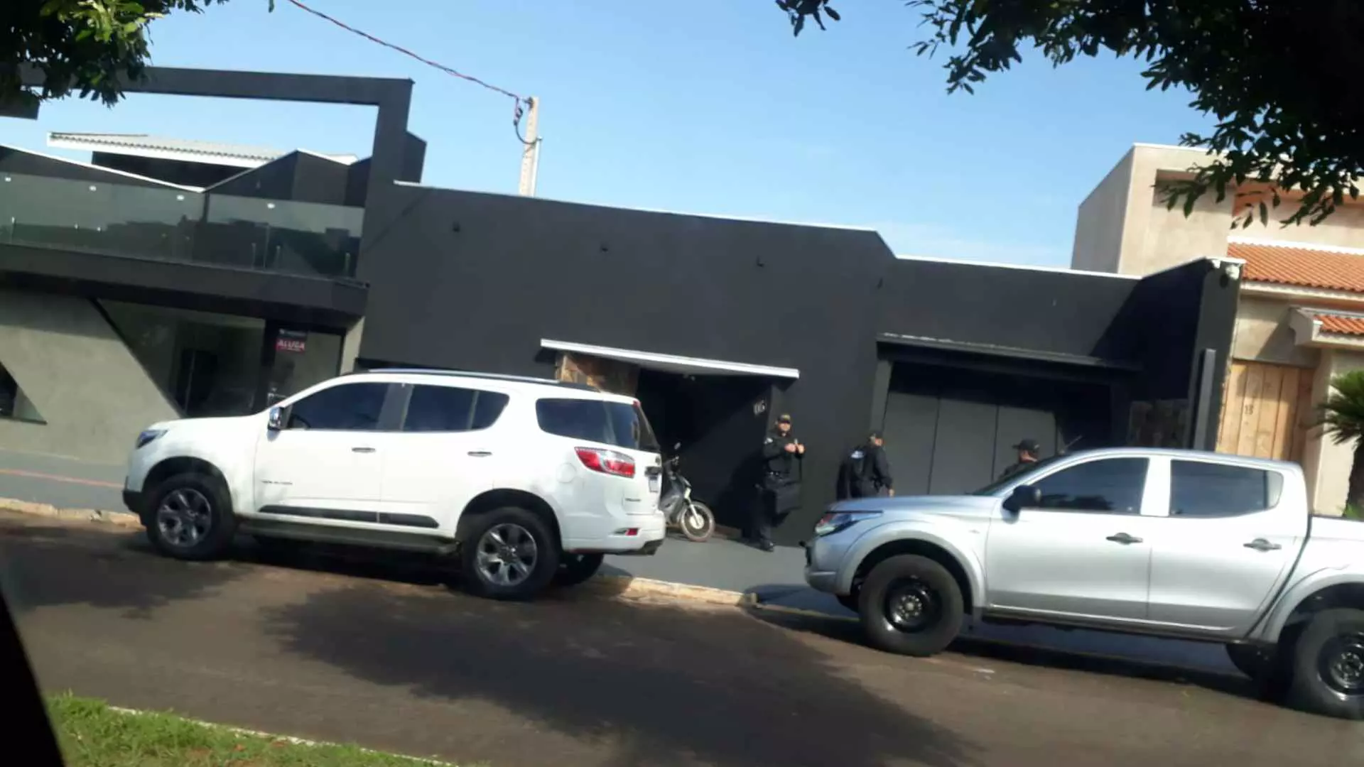 Agentes do Gaeco na casa do prefeito influencer, Juliano Ferro (PSDB)