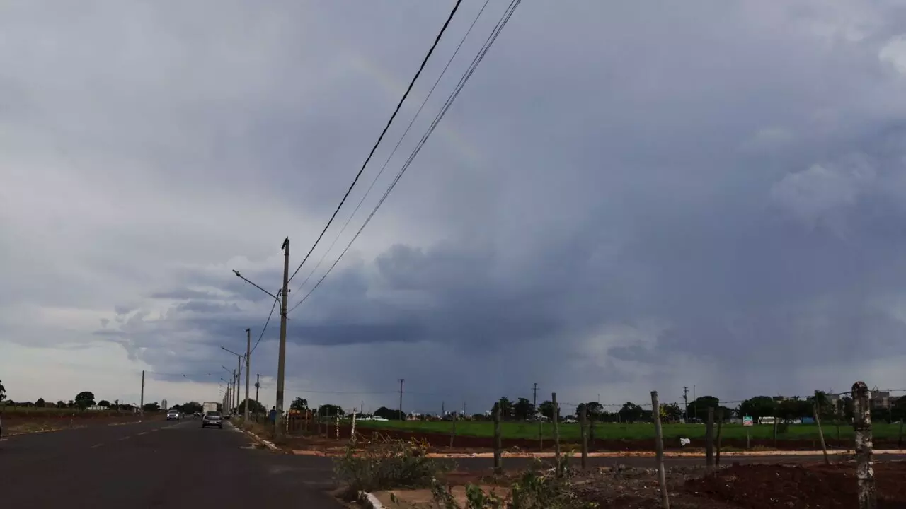 Chuva na região da Vila Planalto (Madu Livramento, Jornal Midiamax)