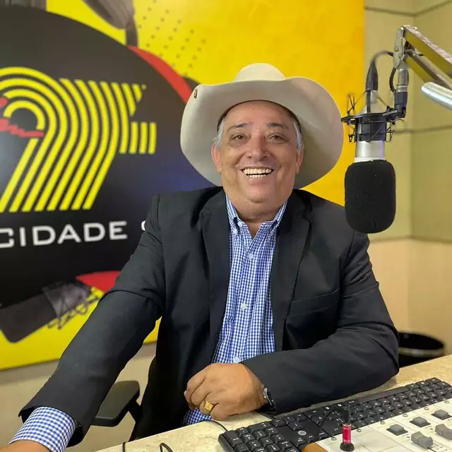 Mitinho Viana na Rádio Cidade FM (Foto: Reprodução/Facebook) 