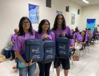 Alunos do Programa Pioneiros recebem kits com mochila, garrafa e camiseta em visita à Águas Guariroba