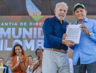 Lula assina acordo e encerra disputa de 40 anos em Alcântara