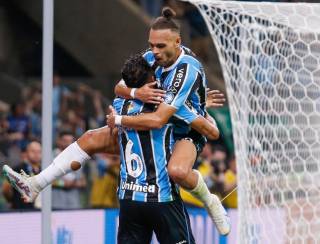 Com um a mais, Grêmio supera reservas do Flamengo e reage no Brasileirão