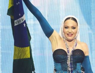 Madonna volta ao estúdio de gravação com produtor da 'Celebration Tour'