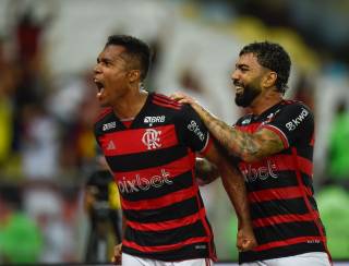 Flamengo sai na frente do Corinthians na semifinal da Copa do Brasil