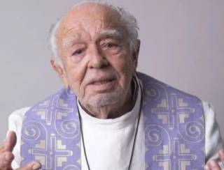 Morre aos 88 anos Emiliano Queiroz, ícone da televisão e teatro brasileiro