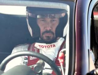 Ator Keanu Reeves estreia no automobilismo em Indianápolis