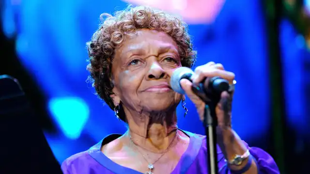 Morre Cissy Houston, mãe de Whitney Houston, aos 91 anos