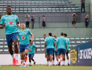 Brasília se ilumina de verde e amarelo 2 dias antes de jogo da seleção