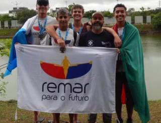 Corpos de atletas de equipe de remo são velados em cerimônia coletiva em Pelotas (RS)