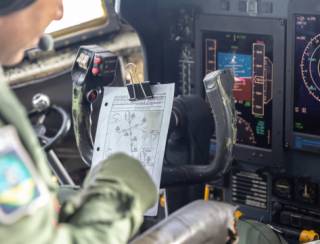 FAB intercepta avião que entrou irregularmente em território nacional