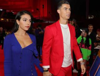 Mulher de Cristiano Ronaldo conta que foi internada com pneumonia