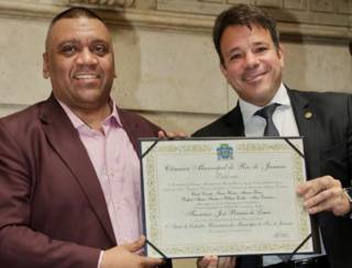 Preto Zezé recebe título de cidadão honorário do Rio de Janeiro