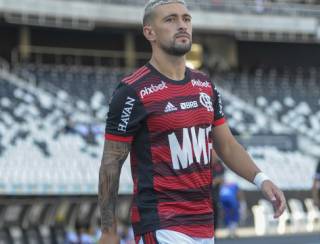 Arrascaeta vê Gabi obcecado por gols e brinca com contrato vitalício no Flamengo