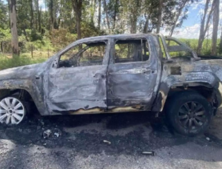 Amarok fica destruída após pegar fogo em estrada vicinal na BR-262 em MS