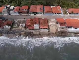 Cidade da Paraíba declara estado de calamidade pública após avanço do mar sobre casas