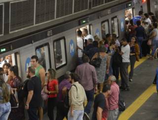 Homem é detido com faca no metrô de São Paulo