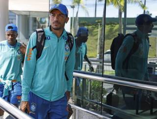 Seleção desembarca em Salvador para jogo contra o Uruguai