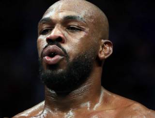 Jon Jones dá show, e Charles do Bronx vence duelo emocionante no UFC, sob olhares de Trump